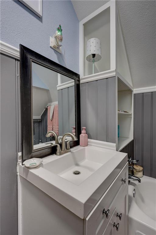 2509 E 4th St, Pittsburg, KS 66762 - bathroom with vanity and a textured ceiling
