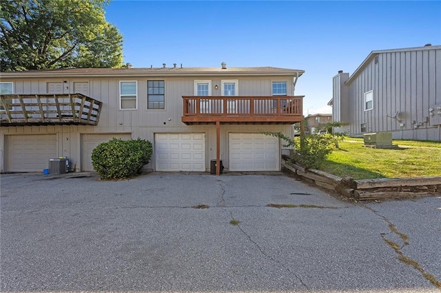 14011 Dunbar Ct, Grandview, MO 64030 - back of house with a garage and a yard