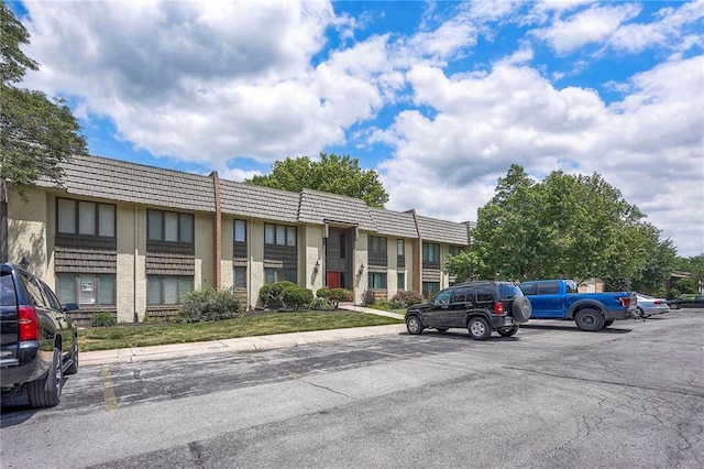 462 W 104th St Unit A, Kansas City, MO 64114 - view of property with uncovered parking