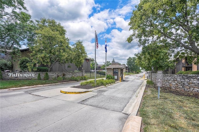 462 W 104th St Unit A, Kansas City, MO 64114 - view of street featuring curbs and a gated entry