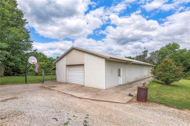23708 S Southcrest Dr, Peculiar, MO 64078 - detached garage with driveway