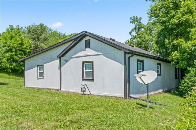 5510 Lafayette Ave, Kansas City, KS 66104 - view of home's exterior featuring a lawn
