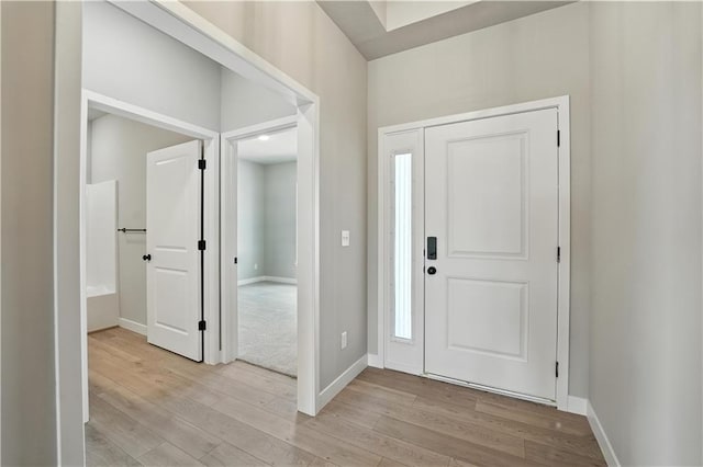 3319 N 109th Ter, Kansas City, KS 66109 - entrance foyer featuring light wood-style floors and baseboards