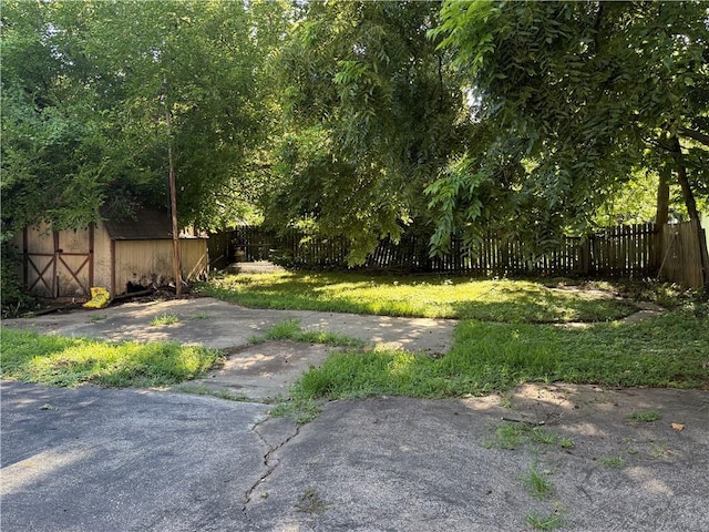 1114 N Liberty St, Independence, MO 64050 - view of yard with a storage shed