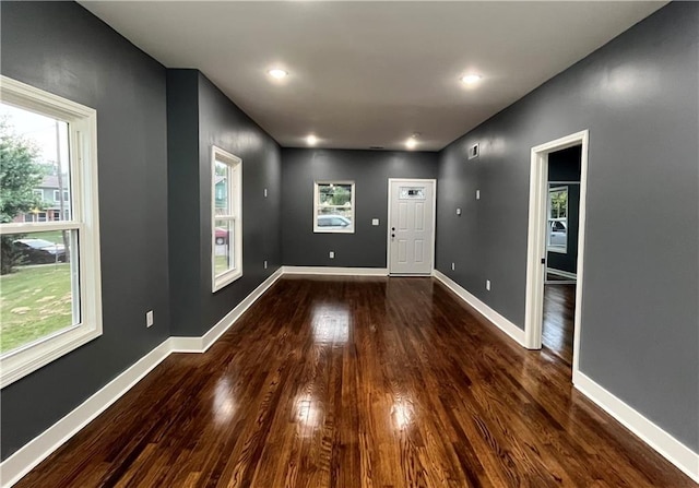 1027 Ohio Ave, Kansas City, KS 66102 - entrance foyer featuring dark wood-style floors and recessed lighting
