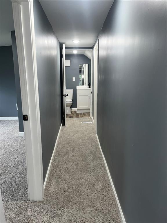 1027 Ohio Ave, Kansas City, KS 66102 - hallway with carpet flooring and baseboards