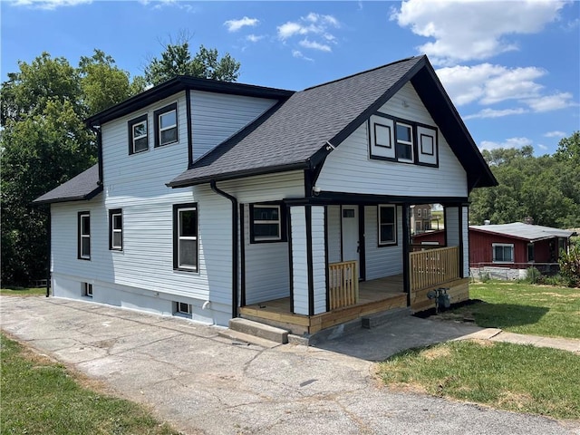 1027 Ohio Ave, Kansas City, KS 66102 - view of front of home with a shingled roof, a porch, and a front lawn