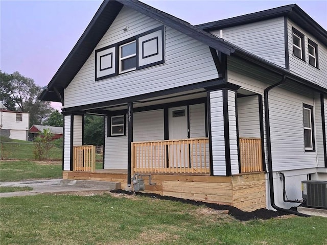 1027 Ohio Ave, Kansas City, KS 66102 - view of front of home featuring covered porch and a front yard