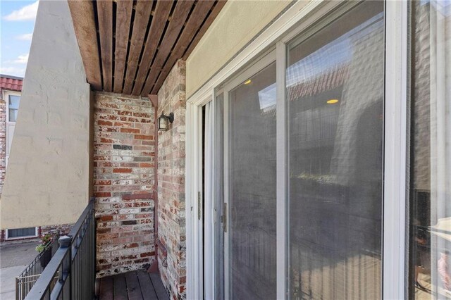 5006 Baltimore Ave Unit 205, Kansas City, MO 64112 - view of balcony