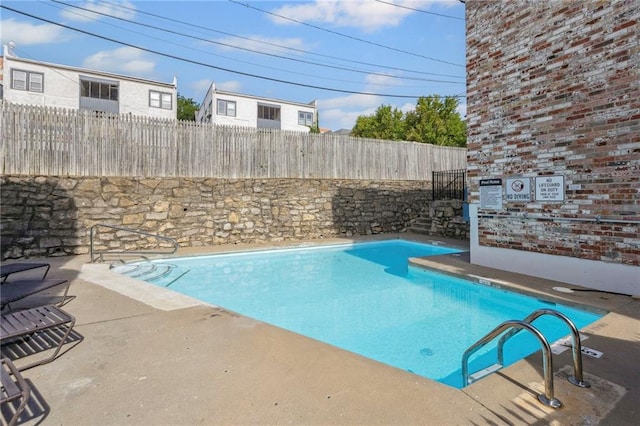 5006 Baltimore Ave Unit 205, Kansas City, MO 64112 - view of community pool