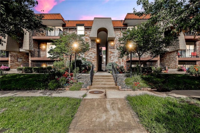 5006 Baltimore Ave Unit 205, Kansas City, MO 64112 - view of building exterior