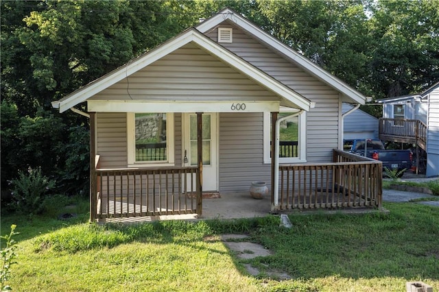 600 Ridgeview Ave, Kansas City, KS 66103 - bungalow with covered porch and a front yard