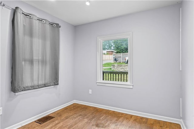 600 Ridgeview Ave, Kansas City, KS 66103 - spare room with baseboards and wood finished floors