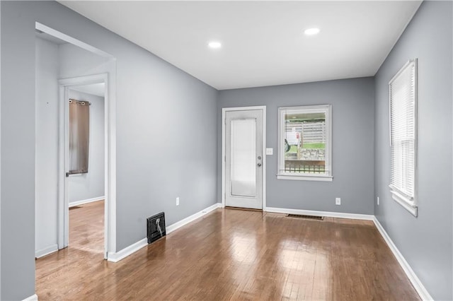 600 Ridgeview Ave, Kansas City, KS 66103 - entryway with wood finished floors and recessed lighting