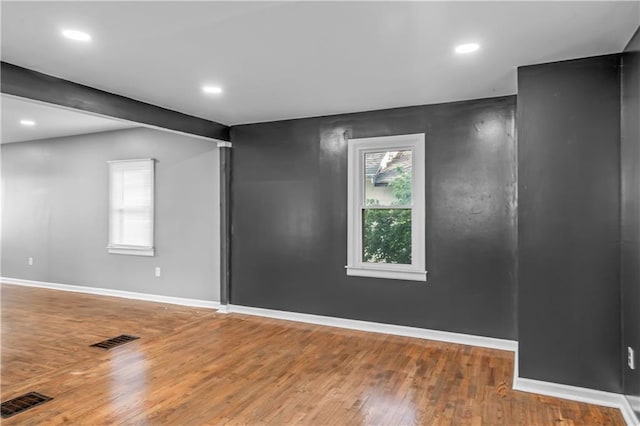 600 Ridgeview Ave, Kansas City, KS 66103 - unfurnished room featuring wood finished floors and recessed lighting