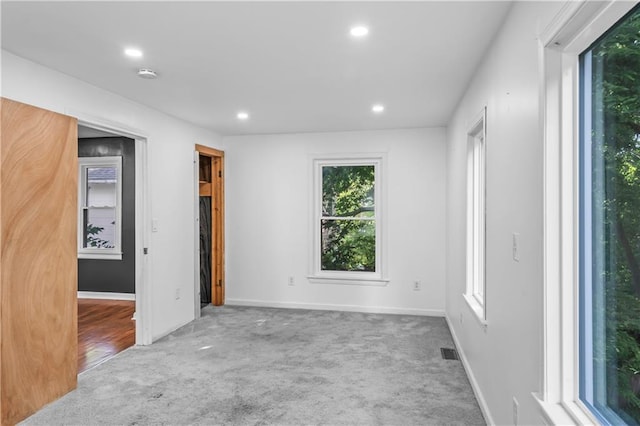 600 Ridgeview Ave, Kansas City, KS 66103 - carpeted empty room with a smoke detector and recessed lighting