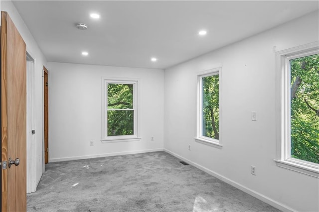 600 Ridgeview Ave, Kansas City, KS 66103 - unfurnished room with a smoke detector, healthy amount of natural light, carpet, and recessed lighting