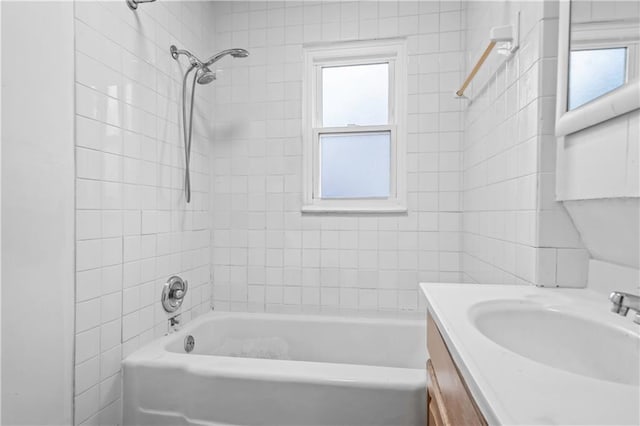 600 Ridgeview Ave, Kansas City, KS 66103 - bathroom featuring vanity and shower / bathtub combination