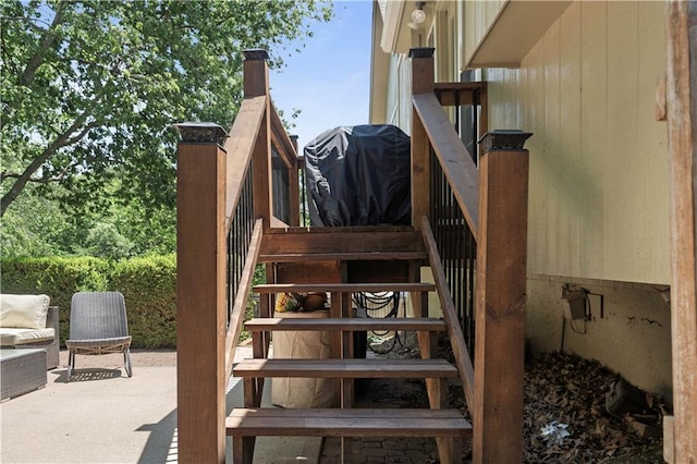 109 NW Whitlock Dr, Lees Summit, MO 64081 - view of staircase