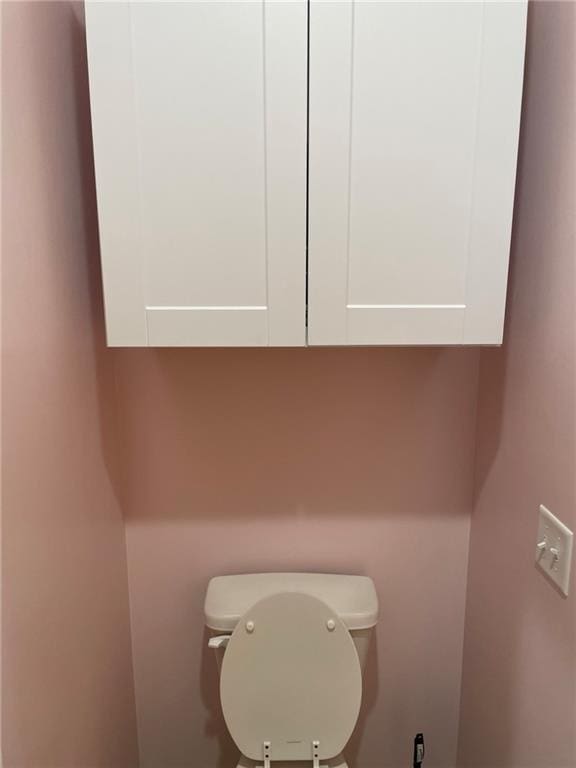 5205 University Ave, Saint Joseph, MO 64503 - bathroom featuring toilet