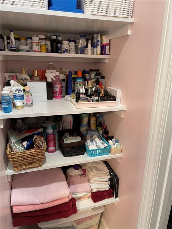 5205 University Ave, Saint Joseph, MO 64503 - view of pantry