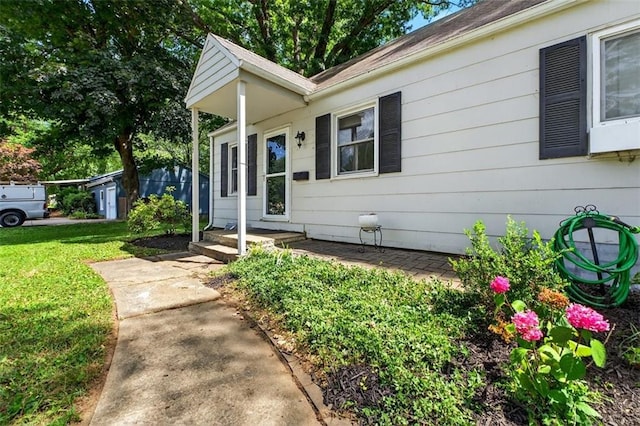 7617 W 63rd Ter, Overland Park, KS 66202 - view of front facade with a front lawn