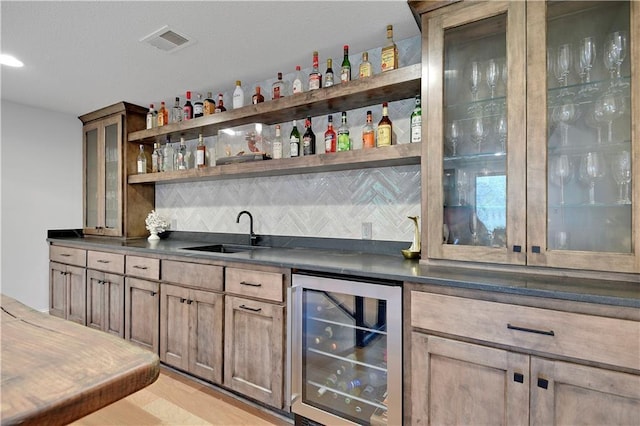 2144 W 89th Ter, Leawood, KS 66206 - indoor wet bar with wine cooler, tasteful backsplash, and recessed lighting