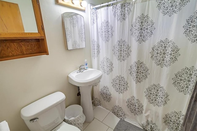 810 Vest Dr, Warrensburg, MO 64093 - bathroom with tile patterned flooring and a shower with curtain