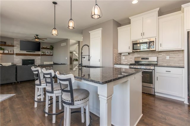 25096 W 87th St, Lenexa, KS 66227 - kitchen with stainless steel appliances, ceiling fan, tasteful backsplash, dark wood-style floors, and recessed lighting