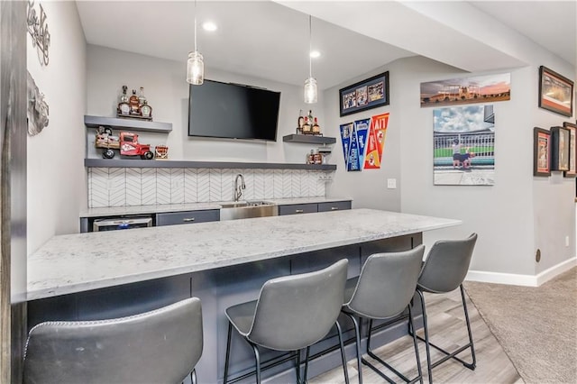 25096 W 87th St, Lenexa, KS 66227 - indoor wet bar featuring hanging light fixtures, light wood-style flooring, and recessed lighting