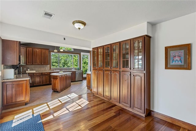 1015 S Wyckford Rd, Olathe, KS 66061 - kitchen featuring a center island, appliances with stainless steel finishes, light countertops, and light wood-type flooring