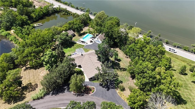 1015 S Wyckford Rd, Olathe, KS 66061 - aerial view of property's location with a nearby body of water and a pool