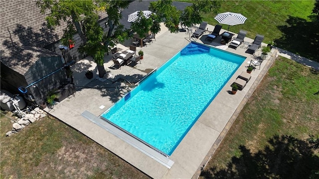 1015 S Wyckford Rd, Olathe, KS 66061 - swimming pool featuring a patio area