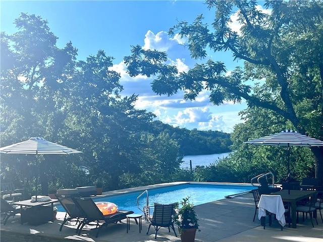 1015 S Wyckford Rd, Olathe, KS 66061 - outdoor pool featuring a patio