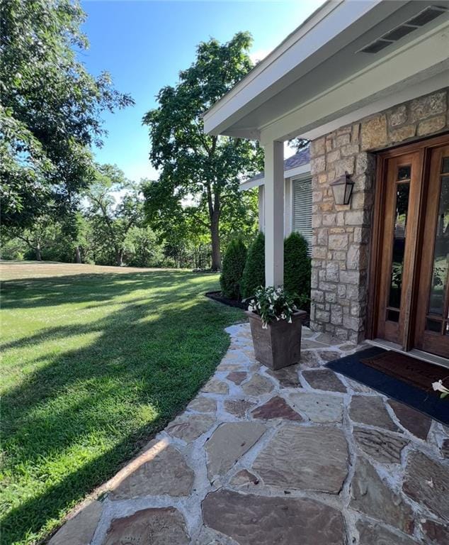 1015 S Wyckford Rd, Olathe, KS 66061 - view of green lawn