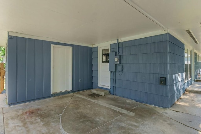 1202 S Willow St, Ottawa, KS 66067 - doorway to property featuring board and batten siding