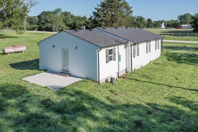 17931 Hollingsworth Rd, Tonganoxie, KS 66086 - back of property with a lawn, a patio, and roof with shingles