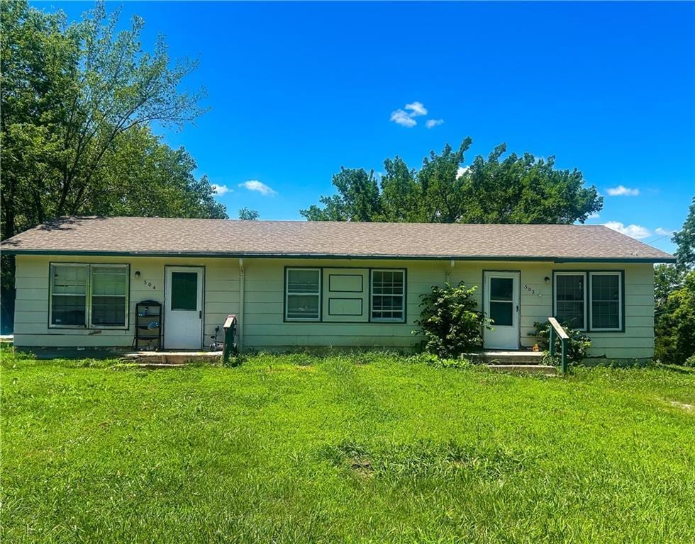 302 Montgomery Ct, Mound City, KS 66056 - photo 1