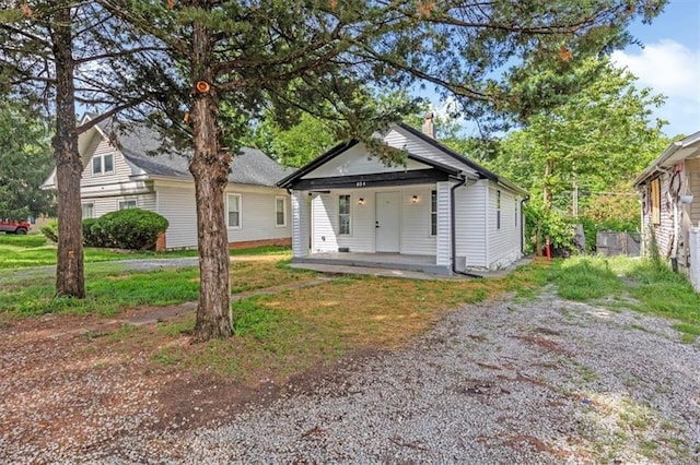 804 S Cedar Ave, Independence, MO 64053 - view of front of house featuring covered porch, a chimney, and a front lawn