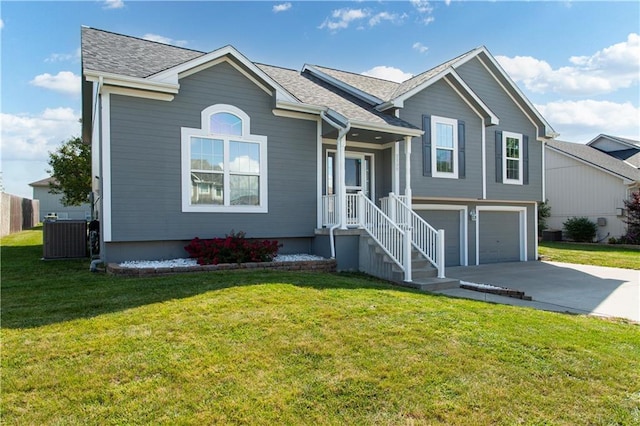 2105 NW Sweetgum Ct, Grain Valley, MO 64029 - split level home featuring driveway, an attached garage, a shingled roof, and a front yard