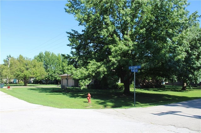 612 N 4th St, Arma, KS 66712 - view of front of house with a front yard