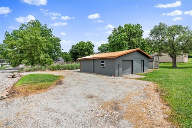 812 W Royle St, Richmond, MO 64085 - view of detached garage