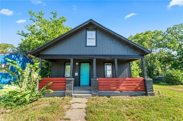 4320 E 43rd St, Kansas City, MO 64130 - bungalow-style home with a porch