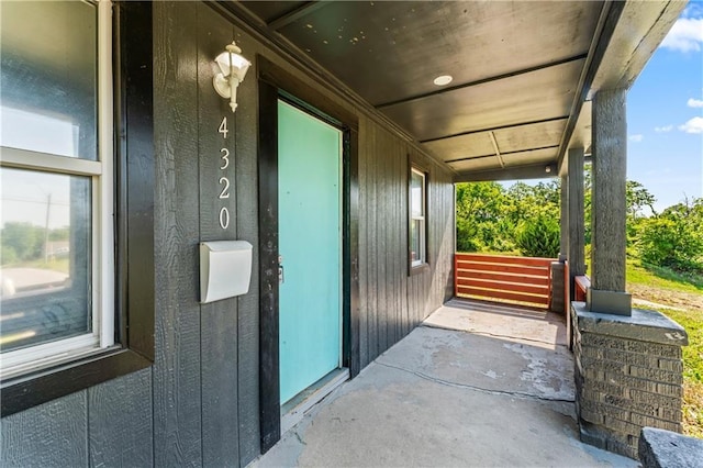 4320 E 43rd St, Kansas City, MO 64130 - view of covered porch