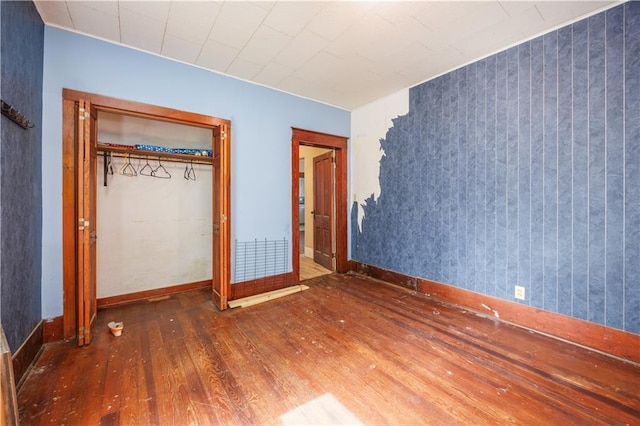 919 Indiana St, Neodesha, KS 66757 - unfurnished bedroom featuring wood-type flooring and a closet