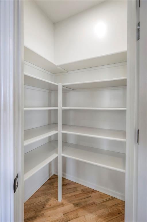 129 SE Chelsea Dr, Lees Summit, MO 64063 - view of pantry