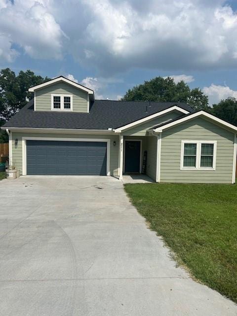 211 Harrison St, Pomona, KS 66076 - view of front facade featuring driveway, a front lawn, and a garage