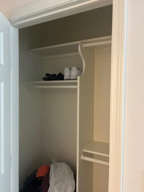 211 Harrison St, Pomona, KS 66076 - view of closet