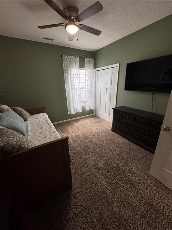1141 S Main St, Ottawa, KS 66067 - carpeted bedroom with a closet and a ceiling fan