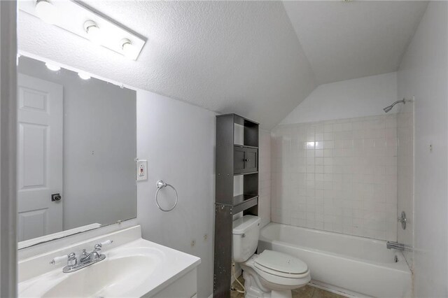 934 Williams St, Excelsior Springs, MO 64024 - full bathroom with vaulted ceiling, vanity, and bathtub / shower combination